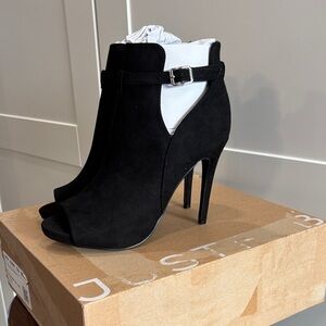 JustFab Black Suede look Peep-Toe Heeled Boots